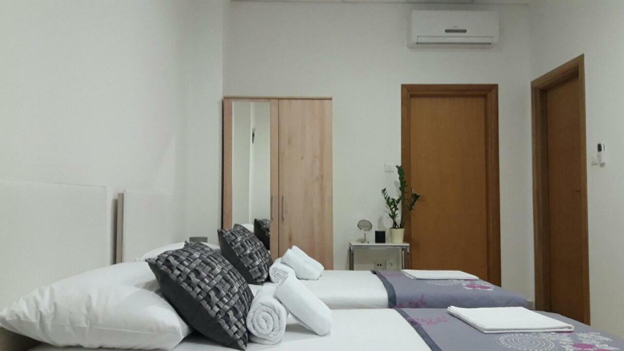 Apartment Smodlaka Dugopolje Εξωτερικό φωτογραφία